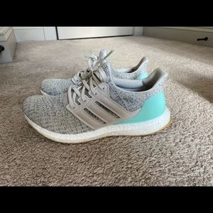 Addias ultra boost perfect condition size 7